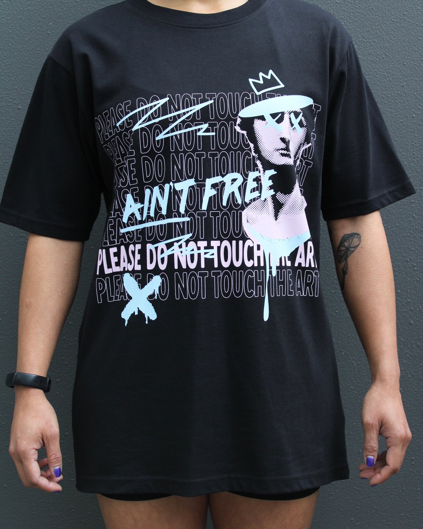 Do Not Touch the Art - T-shirt